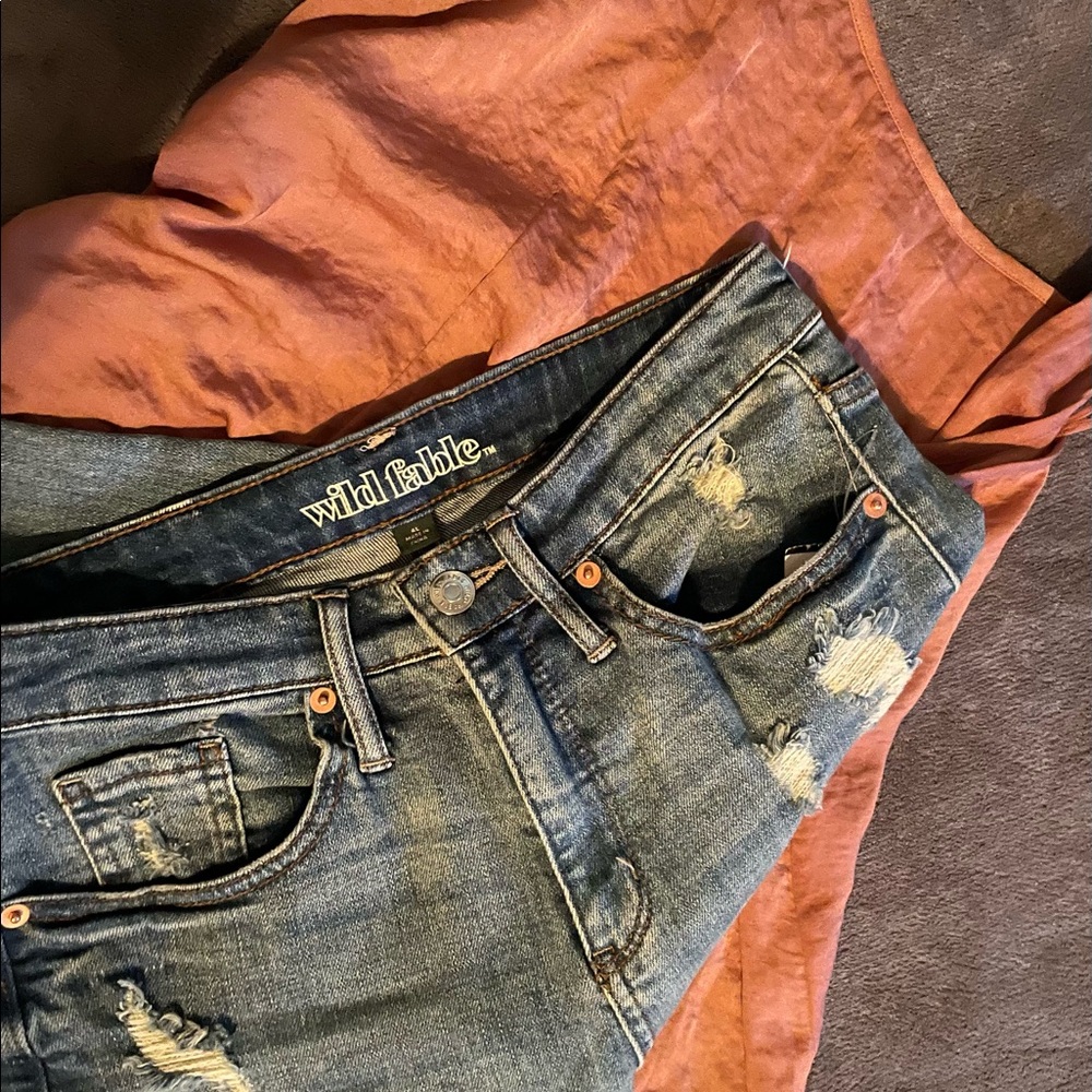 Distressed Jeans - Picture 3 of 6